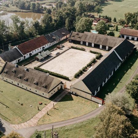 Dvur Olsiny -Hotel And Horse-Riding Karvina Exterior photo
